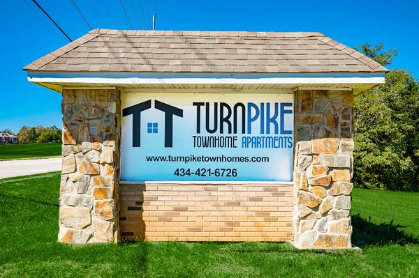 $1365.00 / 2br - 1000ft2 - Turnpike Townhome Apartments63689221195011120