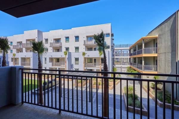 $2,629 / 2629ft2 - State-of-the-art Fitness Center, Views Available, Refrigerator63800304542723124