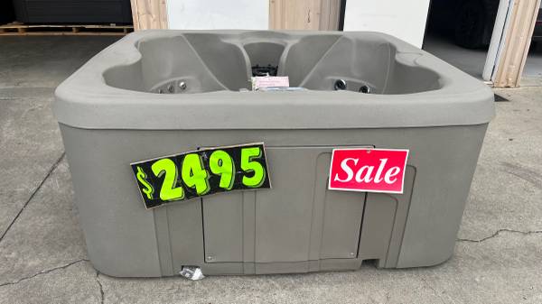 New Spa Hot Tub Save over $500 Aquaterra Benicia 110v or 220v convert 1