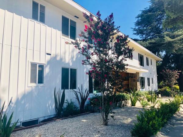 $2,245 / 1br - 708ft2 - Courtyard, Ceiling Fan, Covered Parking (296 N Oakland Ave, Pasadena, CA)63700899410947122