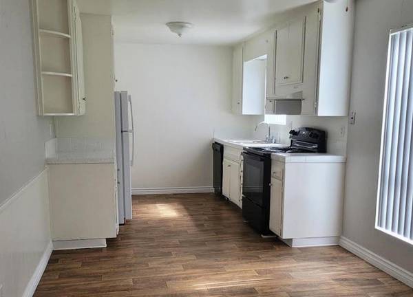 $2,050 / 1br - Comfortable One Bed - Downtown El Cajon Events - Walk-In Closets (Peach Avenue / El Cajon)63657260581377123
