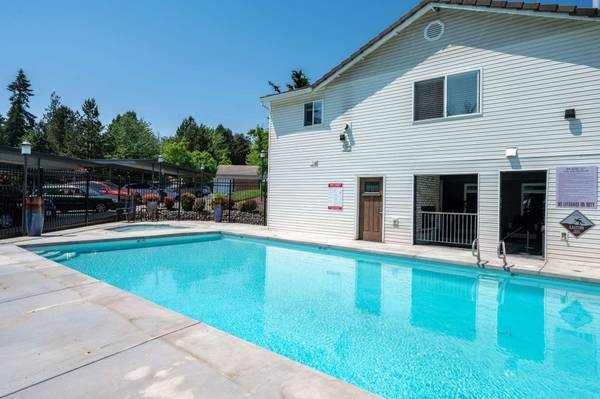 $1,706 / 2br - 921ft2 - Check us out! Great 2 BD / 1 BA by public transportation. 921 SqFt! (Clackamas - Near Clackamas Town Center)63820882887681121