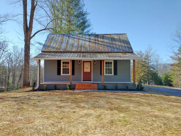$1,995 / 3br - The Farmhouse - 3 Bdrm/2.5 Bath Home in Franklin, NC (Franklin, NC)64029373873665120