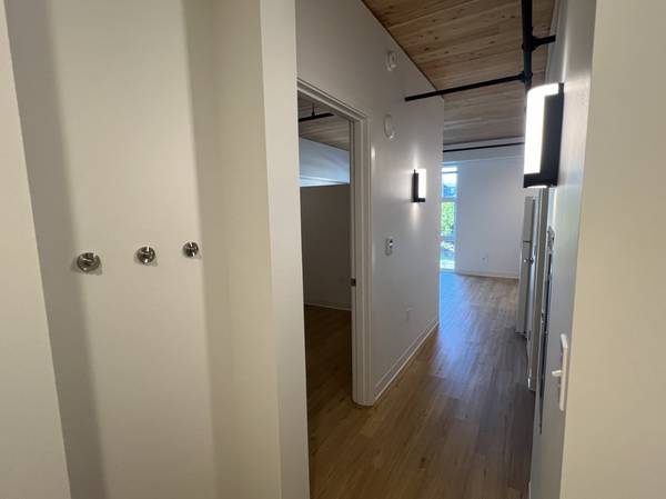 $1,210 / 331ft2 - No Smoking, Parcel Lockers, On-site Laundry Facilities (540 NE 99th Ave, Portland, OR)63831753568641121