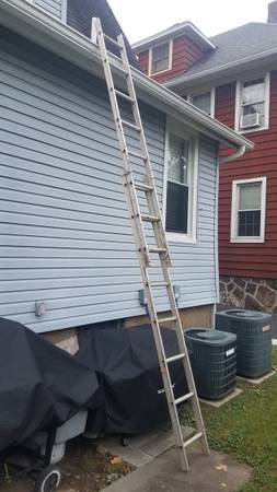 12" Aluminum extension ladder 1