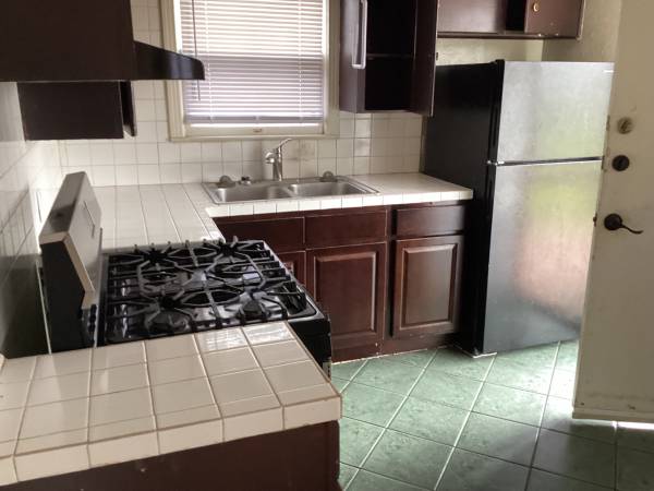 $1,190 / 3br - 1200ft2 - Three Bedroom close to King High School (Corpus Christi)64036541550337123