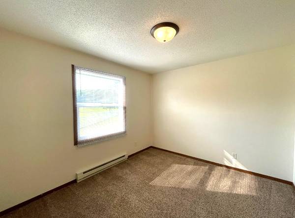 $745 / 2br - 575ft2 - 💥NO DEPOSIT!💥 2BR/1BA – $745/mo – Pet Friendly (Cats Only) (Menomonie, WI)63845958113155122
