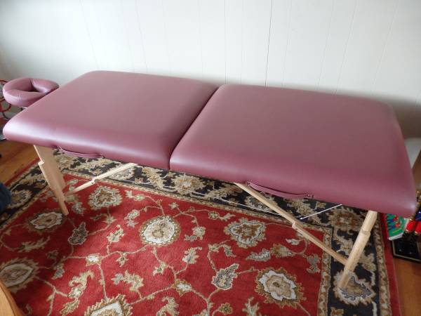 Earthlite Massage Table 1