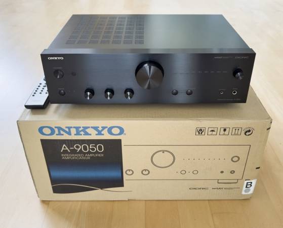 アンプ M8122 ONKYO INTEGRATED AMPLIFIER A-9050 Onkyo A-9050 Stereo integrated amplifier with built-in DAC