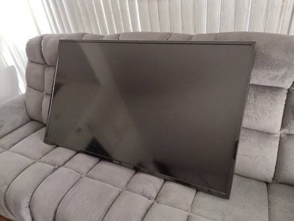 Insignia 50 inch tv.....like new condition! 1