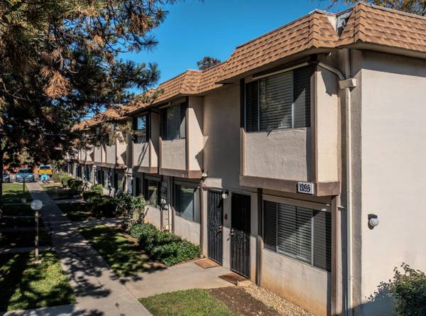 $1,325 $500 OFF - Convenient Location, Walkable Neighborhood - Studio (Sacramento)64043666841090121