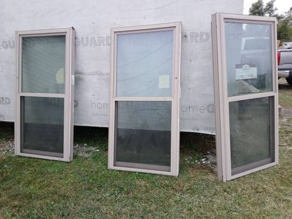 Simonton 6500 series R26 half screen 107" x 71" vynil window 1