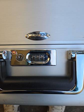 Luggage suitcase Zero Halliburton TSA Approved 1