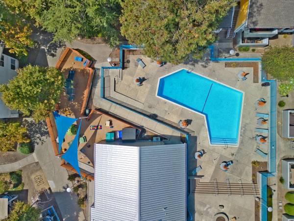 $2,006 / 2br - 900ft2 - 3 Swimming Pools, Spacious Floor Plans (san leandro)64017517464321124