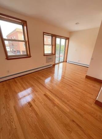 $1,700 / 2br - Spacious 2BR / 1BA in Historic Park Slope (Brooklyn)63850121524225120