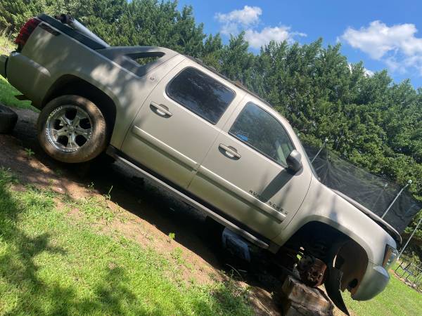 2007 Chevy Avalanche - $1,000 (Mooresboro)63617453614595122