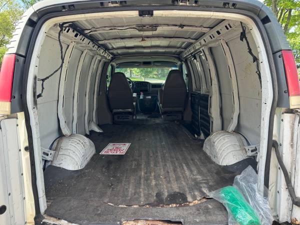 2001 GMC Savanah 2500 Cargo Work Van - $2,500 (Southfield)63470428574977124