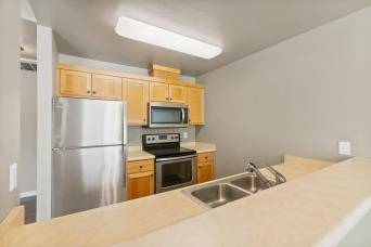 $1,785 / 1br - 812ft2 - BEAUTIFUL 1 BEDROOM //// BEND'S WEST SIDE /// READY NOW! (BEND)63839291238147122