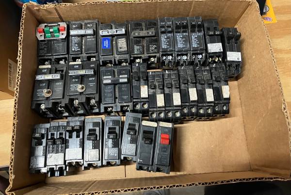 Circuit Breakers (Assortment) 1