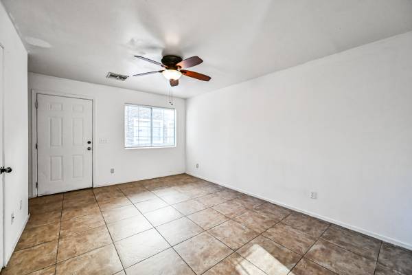 $1,299 / 2br - 960ft2 - 2243 W MORTEN AVE #1 (Phoenix)64024994764419122