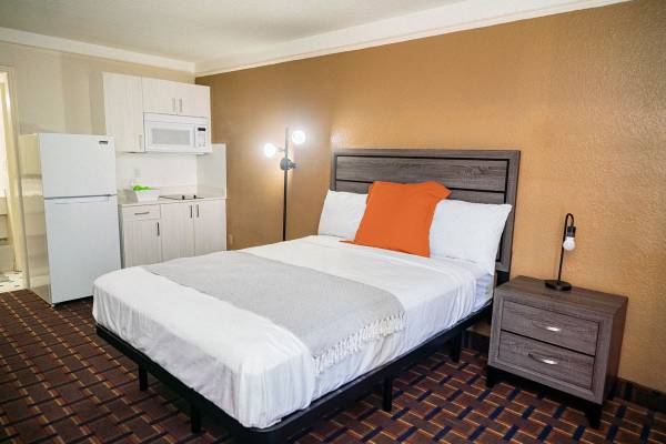 $290 Studio 1/BA, Fully Furnished, WiFi access63406815032195120