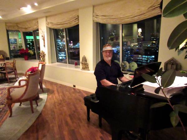 Pianist available /parties/senior centers.. (sf)63861572035715120