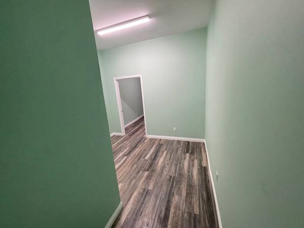 $1,350 / 400ft2 - 400 SF Office | $1,350/Month - Van Nuys (Van Nuys)63701092515201122