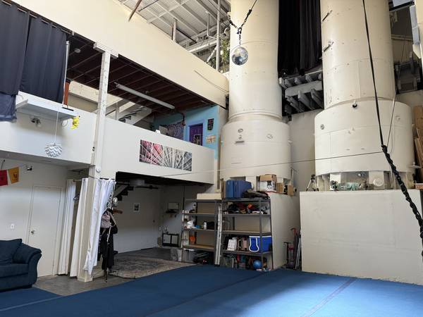 $1,060 / 220ft2 - Spacious Room in Fun Artistic Loft (oakland east)63860995639937123