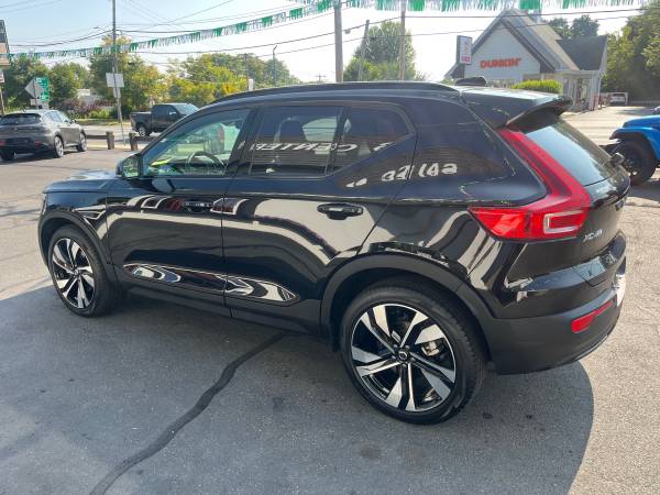 2025 Volvo XC40 AWD - $39.900 (Holyoke)63469900276227123