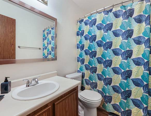 $1,425 / 2br - Close To Public Transportation + 5 Parks within Miles, Close to US-26 (SE Portland)63914853131522124