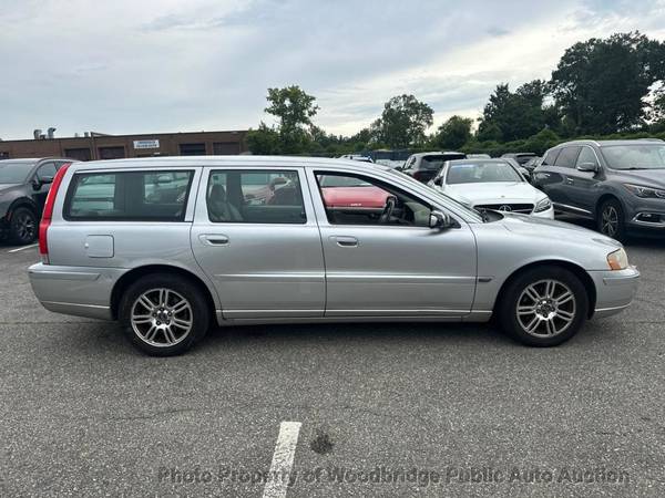 2006 *Volvo* *V70* *BASE* Silver - $2,950 (Woodbridge Public Auto Auction)63439845575553121