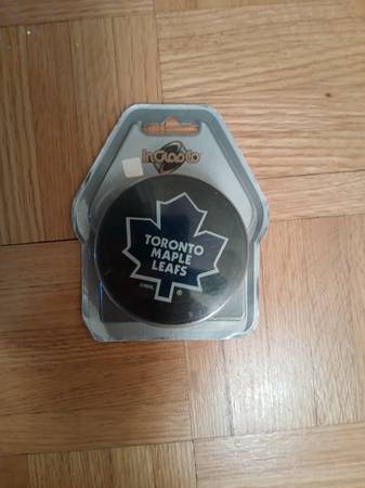 new sealed - TORONTO MAPLE LEAFS HOCKEY PUCK by InGlasco 1