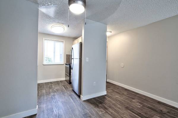 $1,499 / 2br - 803ft2 - 🏡Ground Floor 2x1 Home! New Vinyl Floors! Washer/Dryer 🏡 (5400 Southwest 180th Avenue, Aloha, OR)63820707770881122