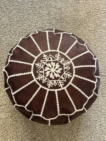 BOOFF LEATHER OTTOMAN 1