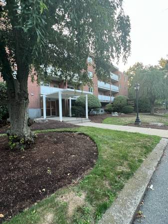 $1,795 / 512ft2 - Spacious 2-Room Studio - Steps to Red Line T Station, Great Amenities! (Quincy - Presidents Hill Area)63845968316161120