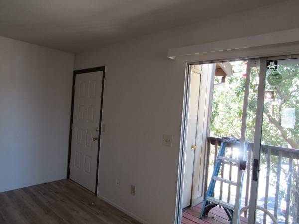 $1,400 / 2br - 725ft2 - Two Bed/one bath 250-6 (Sacramento)64043838975873123