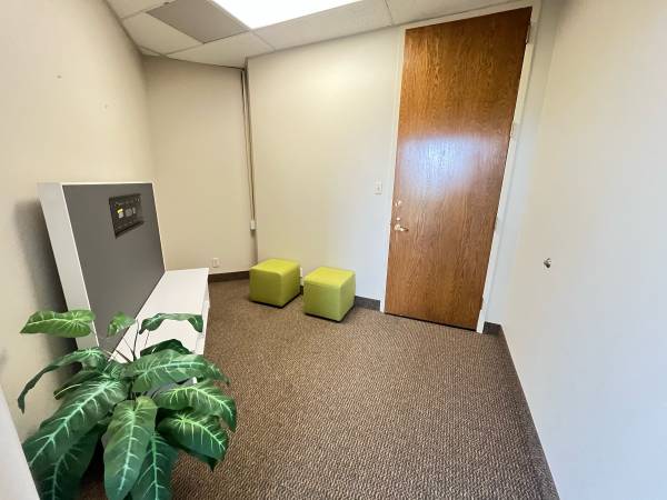 $1,200 2 Suite de oficinas en Bedford. ¡30 % DE DESCUENTO (1600 Airport Fwy, Suite 300)63796577990273121