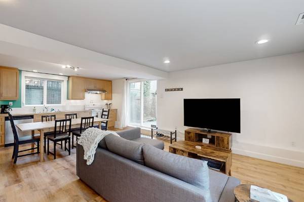 $139 / 1br - House with rear garden & Green Lake around the corner (Seattle, WA)63659499752065124