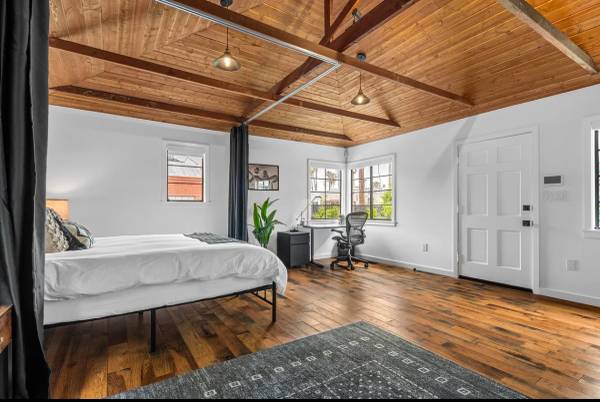 $2,050 / 1br - 1bedroom Bungalow, right off Abbott Kinney BLVD, in the heart of Venice Beach, (Venice)63876484798723123