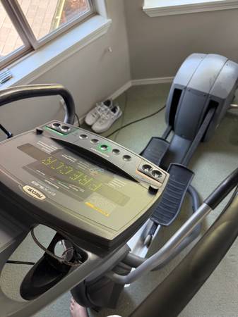 precor elliptical - $100 (redmond)63444089839875122