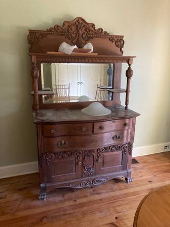 Very nice old hutch 1