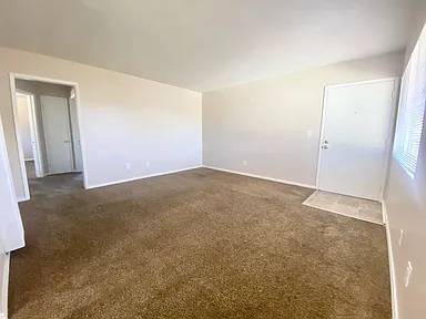 $1,090 / 2br - 800ft2 - 2 bedroom 1 bath with one off street parking space! (San Diego)63998456912898124