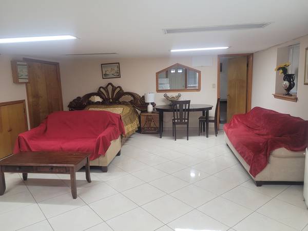 $1,800 / 500ft2 - Huge studio all included (Rego park)64033630173185123