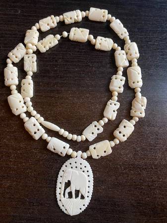 Hand carved elephant design necklace 1