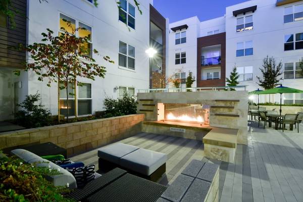 $4,662 / 2br - Located in Mountain View, 2/BD, Private Patio or Balcony (mountain view)63813715610241120