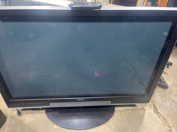 Hitachi 42’ Television w/Roku 1