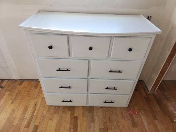 Dresser 1