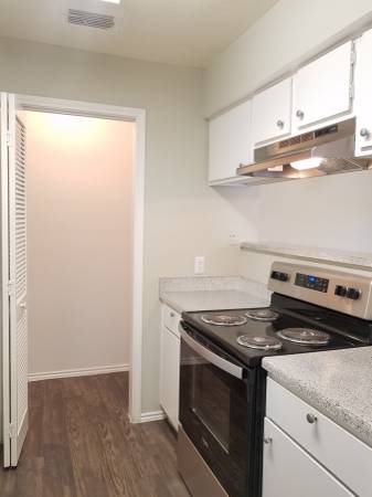 $1,099 / 1br - 🎃 Spooktacular 1 Bed/1 Bath w/ W/D connections, $99 Lea (6350 Meadowvista Dr.)64036538507522121