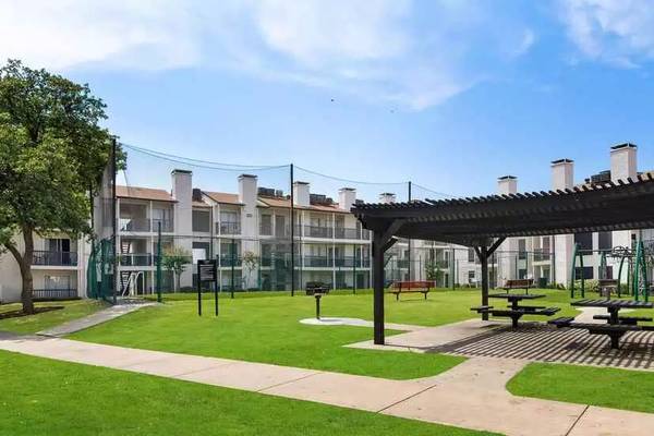 $848 / 1br - 558ft2 - Comfortable 558 sq ft 1 bd, 1 ba for all your needs. Call us now! (Dallas - Bachman Lake Park)63796477191555123