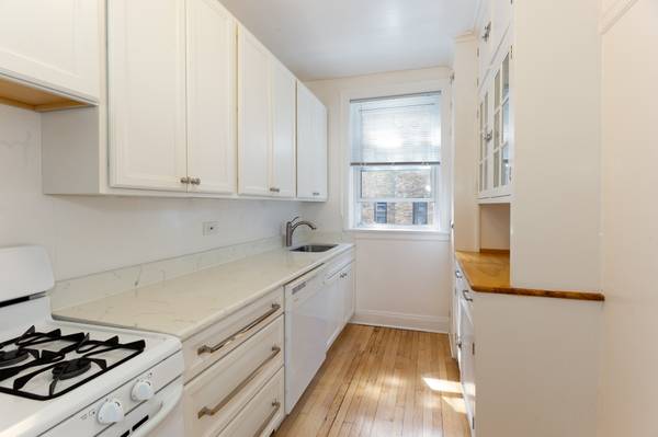 $2,050 / 2br - 1135 Maple Ave en Evanston: 2Hab-CALOR, PISO DÚO, Comedor Separado, Lavavajillas, Lavandería (Evanston)63898736285058122